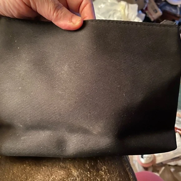 Yves Saint Laurent PARFUMS Black Heart Logo Women's Bag - Picture 2 of 6